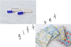 画像1: 耳飾り × ハンカチ gift set - ブルーガラス (1)