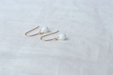 画像3: 耳飾り × ハンカチ gift set - しずく（ホワイトカラー） (3)