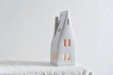 画像1: 傾 斜 屋 根 の 家  (1)